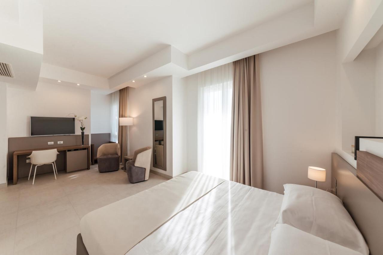 Grieco Business & Spa Hotel تشيرينيولا المظهر الخارجي الصورة